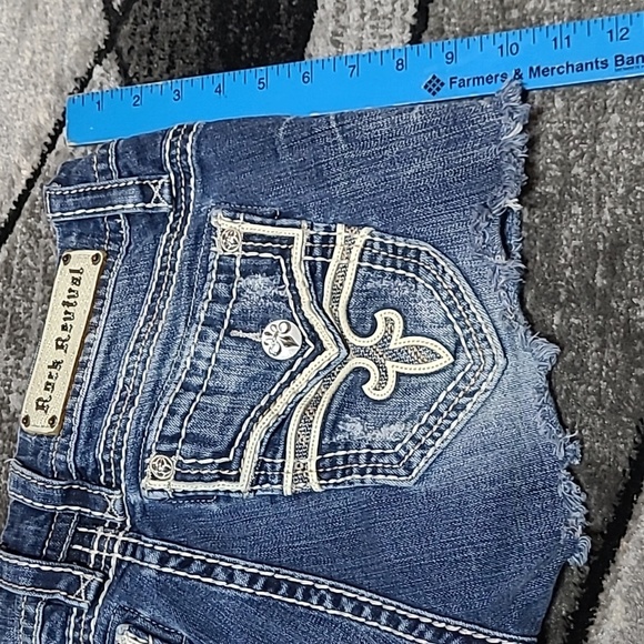 ROCK REVIVAL LUZ EASY FIT EMBROIDERED DENIM JEAN SHORTS - Picture 3 of 12